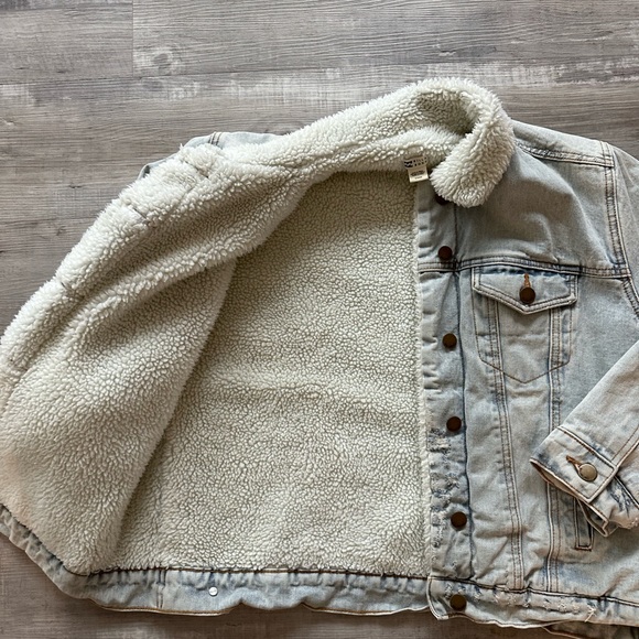 Billabong Denim Sherpa-Lined Jacket. Brand new, worn once! - Picture 3 of 3